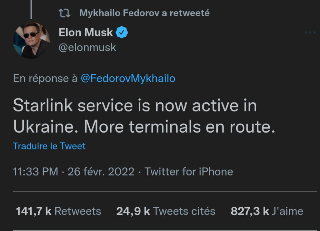 Toujours sur Twitter, Musk répond : "Starlink est maintenant actif en Ukraine. Plus de terminaux bientôt."