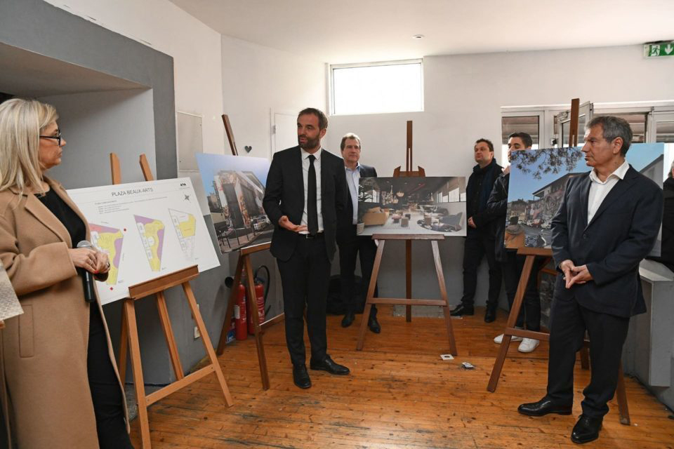 Ici, Thierry Aznar aux côtés du maire, Michaël Delafosse, et de l’architecte Nathalie Guérin, le 13 avril dernier, pour la présentation du projet sur le site. 