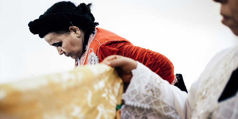 Bouchra Ouizguen est resplendissante et impeccable à Montpellier Danse.