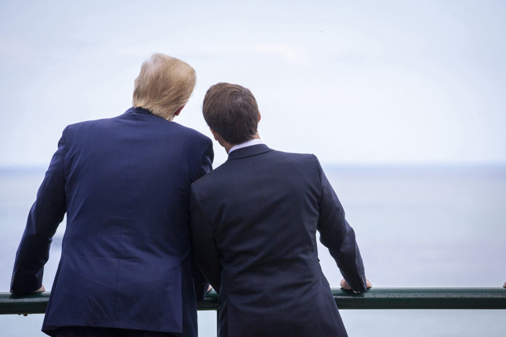 Emmanuel Macron, président de la République française, et Donald Trump, président des États-Unis, lors des cérémonies pour le 75e anniversaire du débarquement du 6 juin 1945.