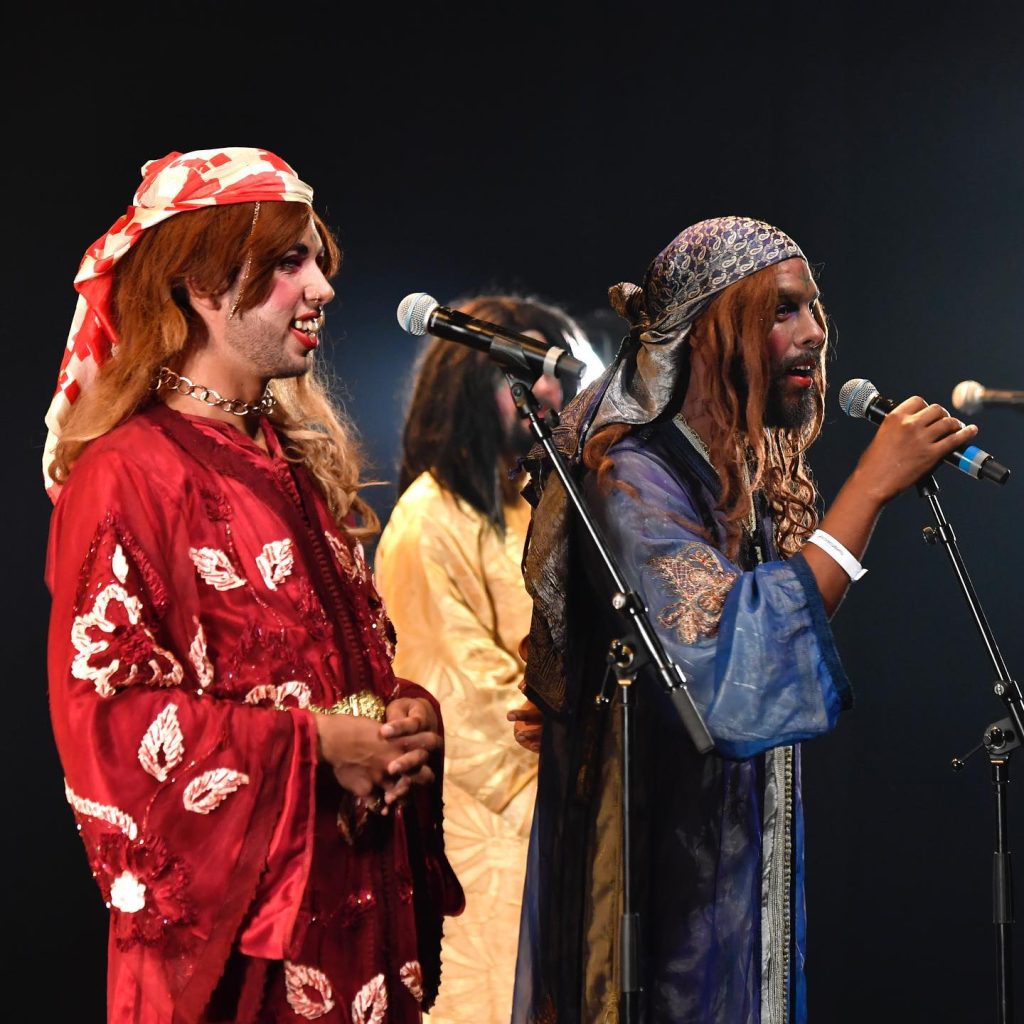 Séquence anti-conformiste au festival Arabesques ce dimanche avec les Kabareh Cheikhats, des hommes qui transmettent un répertoire traditionnel féminin.