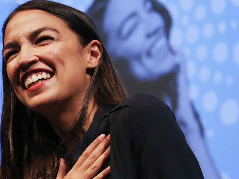 La socialiste Alexandria Ocasio-Cortez, de New York, sera la plus jeune membre du Congrès de l’histoire des États-Unis à 29 ans, lorsqu'elle commencera à siéger le 3 janvier 2019.