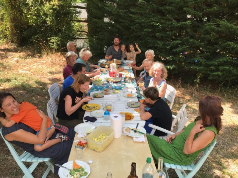 repas partagé à la Caminade